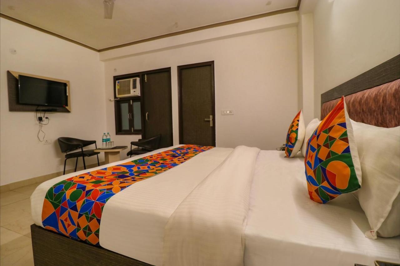 Hotel Fabexpress Dolphin International Near Delhi Airport Neu-Delhi Exterior foto