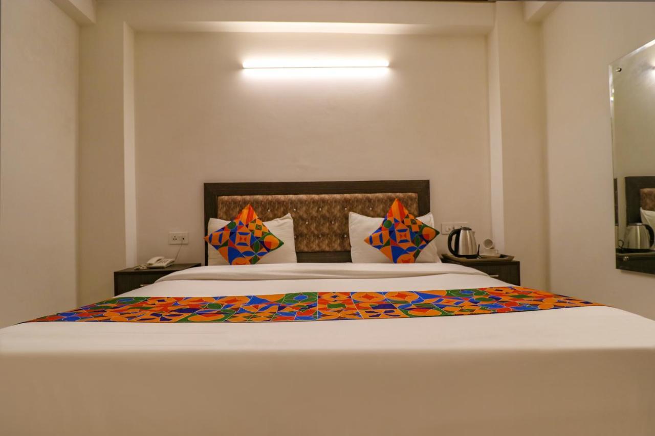 Hotel Fabexpress Dolphin International Near Delhi Airport Neu-Delhi Exterior foto